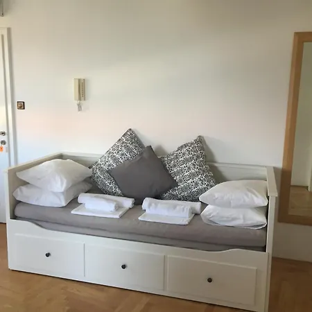 Papalinna By Moro Malinska