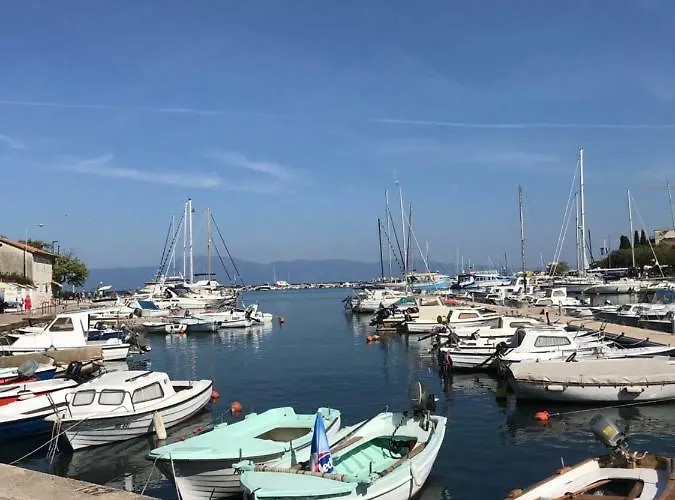 Papalinna By Moro Malinska